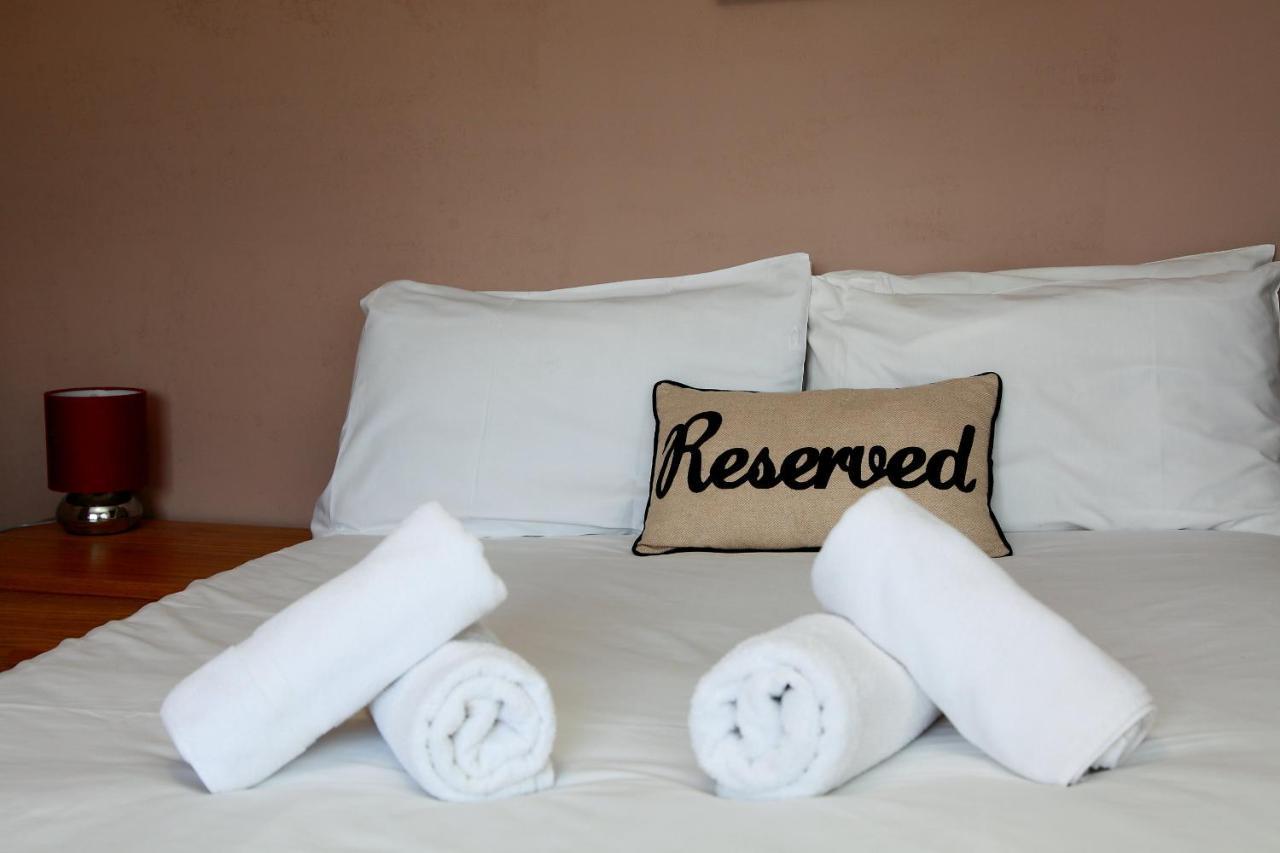 Hampton Court Hotel East Molesey Eksteriør bilde