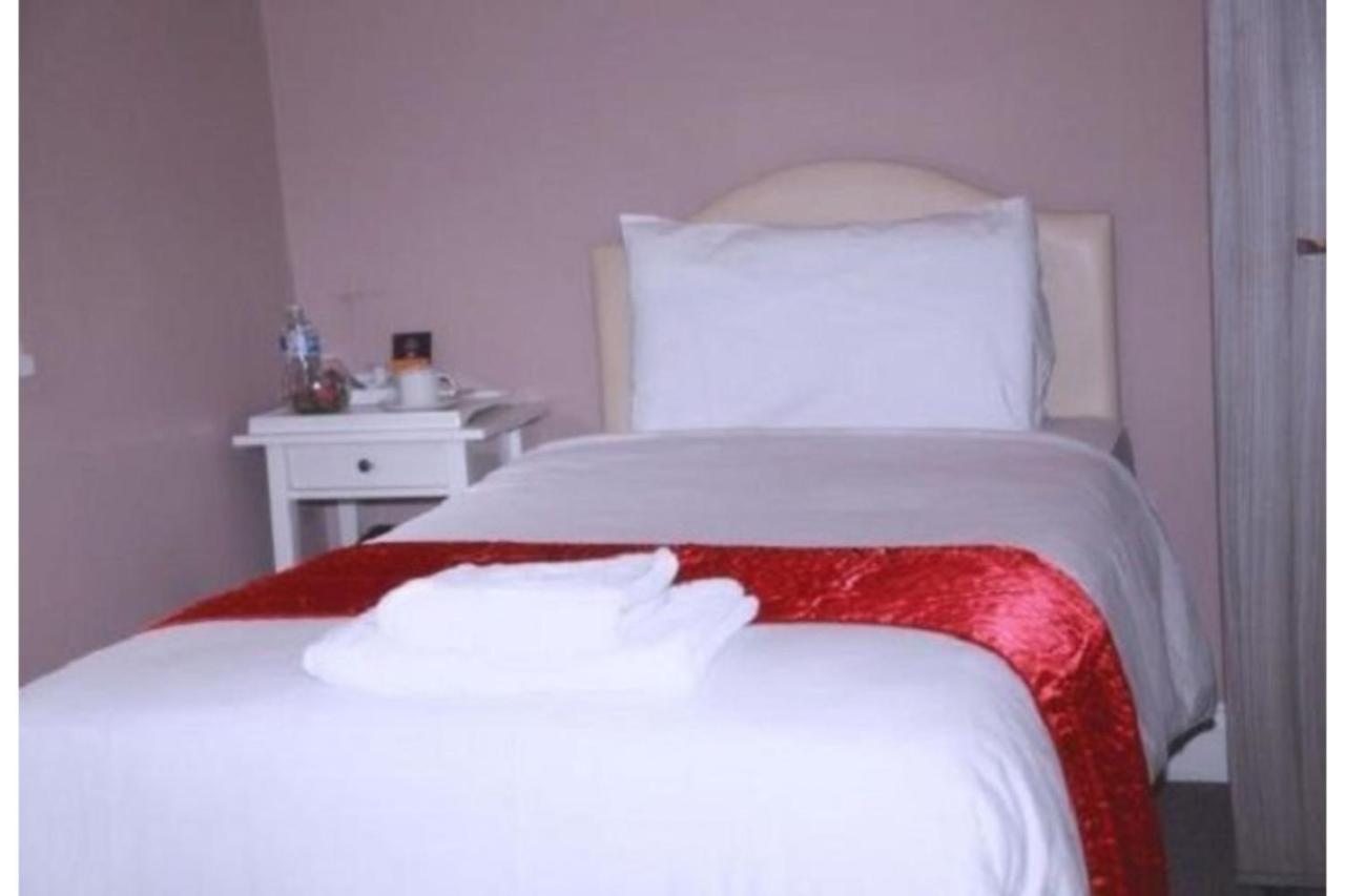Hampton Court Hotel East Molesey Eksteriør bilde